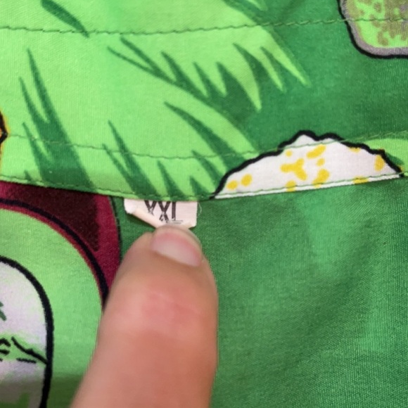 💜 5 for $25 or 3 for $18 Funny green beer patterned button down shirt - Picture 2 of 6